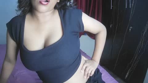 Snapshot of imlovelyrose chatting on 05-29-26, 01:09 ROSE online show from 05-29-26, 01:09