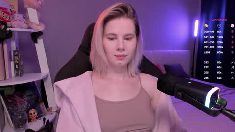 Mia online show from 04-05-26, 10:12