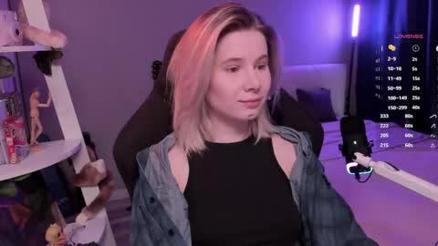 Mia online show from 04-24-26, 11:01