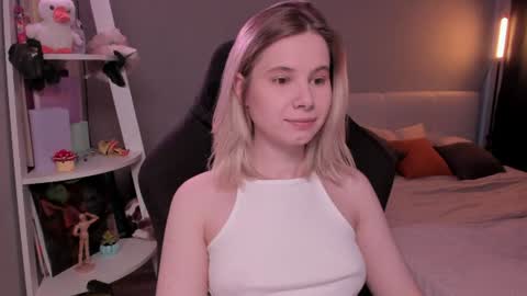 Mia online show from 07-05-26, 10:00