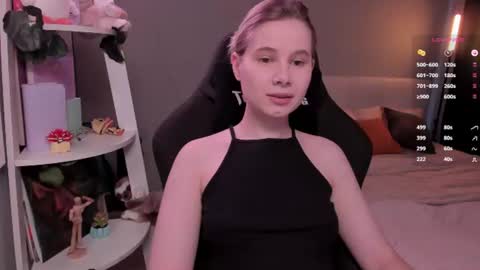 Mia online show from 07-06-26, 10:45