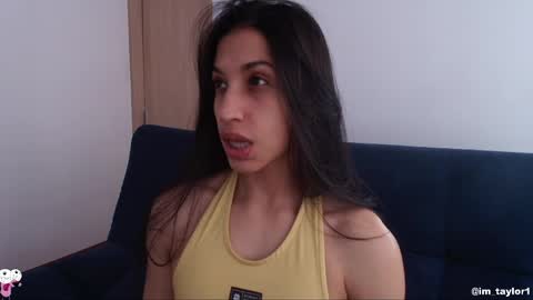 Snapshot of imtaylor__ chatting on 04-15-26, 06:15 TAYLOR online show from 04-15-26, 06:15
