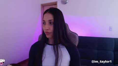 Snapshot of imtaylor__ chatting on 05-12-26, 09:23 TAYLOR online show from 05-12-26, 09:23