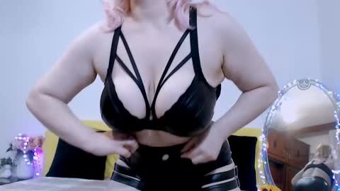 Ina online show from 11-19-25, 09:37