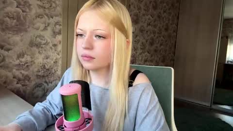 Lola online show from 03-22-26, 12:08