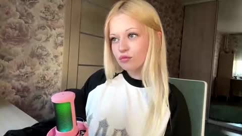 Lola online show from 03-26-26, 12:11