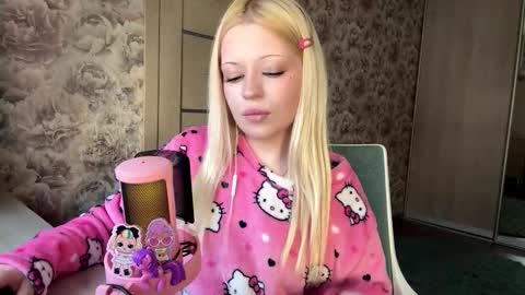 Lola online show from 03-28-26, 12:38