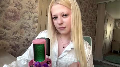 Lola online show from 04-03-26, 12:14