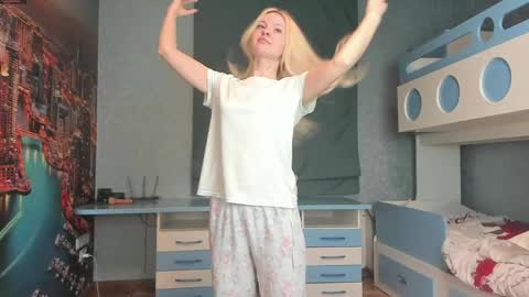 Masha online show from 04-18-26, 11:05