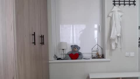 Della online show from 10-21-25, 08:26