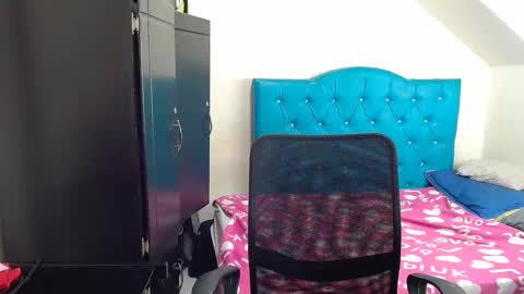 Snapshot of incubus_couple1 chatting on 01-05-25, 01:13 incubus_couple1 online show from 01-05-25, 01:13