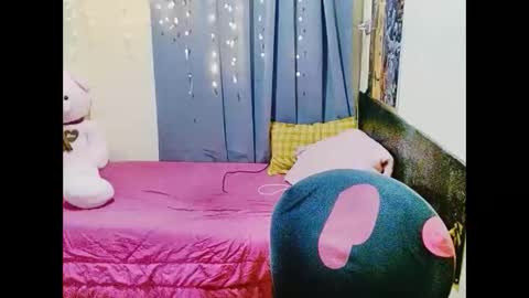 Pakay online show from 10-24-25, 01:46