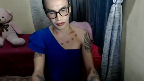 Snapshot of indaypakay_ts chatting on 06-26-26, 05:12 Pakay online show from 06-26-26, 05:12