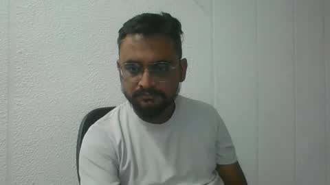 Snapshot of indian1433 chatting on 11-27-25, 04:25 indian1433 online show from 11-27-25, 04:25