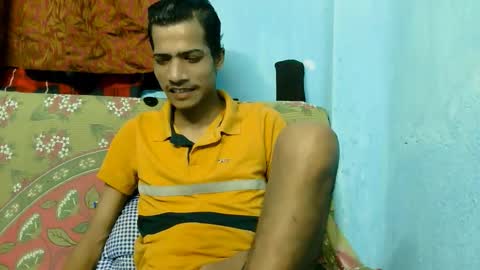 Snapshot of indian_bengali_boy chatting on 09-10-25, 11:16 Suman Leo online show from 09-10-25, 11:16