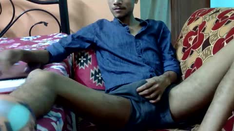 Snapshot of indian_bengali_boy chatting on 10-25-25, 07:30 Suman Leo online show from 10-25-25, 07:30