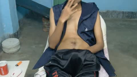 Snapshot of indian_bengali_boy chatting on 11-27-25, 07:16 Suman Leo online show from 11-27-25, 07:16