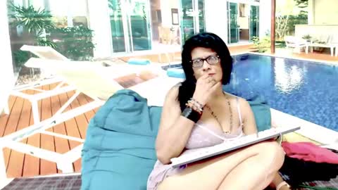 Femiez online show from 01-25-25, 07:06