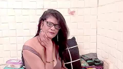 Snapshot of indianallure chatting on 04-11-26, 07:45 Femiez online show from 04-11-26, 07:45