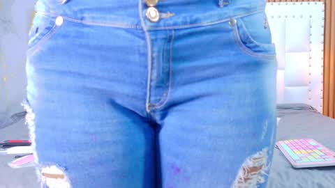 LITTLE AINHOA  online show from 11-21-25, 08:29