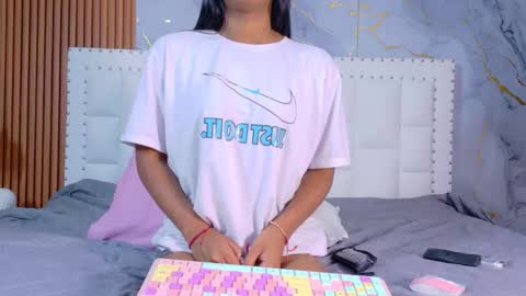 LITTLE AINHOA  online show from 01-08-26, 08:00