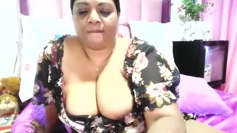 Snapshot of indiandelia chatting on 01-22-25, 10:15 indiandelia online show from 01-22-25, 10:15