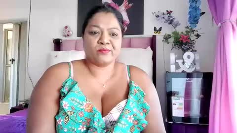 Snapshot of indiandelia chatting on 03-09-25, 02:43 indiandelia online show from 03-09-25, 02:43