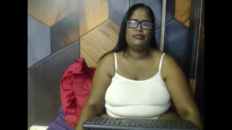 indiandeluxe online show from 11-21-25, 06:23