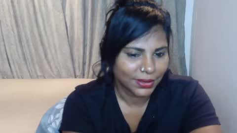 Snapshot of indiandreams_ chatting on 02-28-25, 02:09 Palavi online show from 02-28-25, 02:09