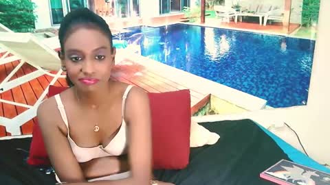 Snapshot of indianlovebug chatting on 12-02-24, 07:47 Leah online show from 12-02-24, 07:47