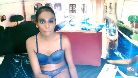 Snapshot of indianlovebug chatting on 12-03-24, 11:55 Leah online show from 12-03-24, 11:55