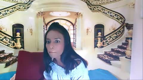 Snapshot of indianlovebug chatting on 12-10-24, 04:06 Leah online show from 12-10-24, 04:06