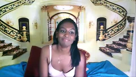 Snapshot of indianlovebug chatting on 12-11-24, 02:09 Leah online show from 12-11-24, 02:09