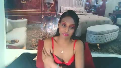 Snapshot of indianlovebug chatting on 12-11-24, 08:47 Leah online show from 12-11-24, 08:47
