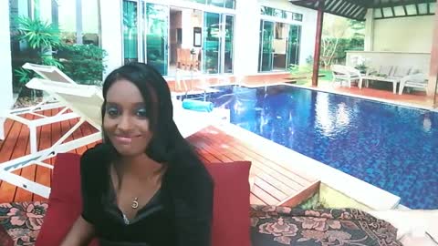 Snapshot of indianlovebug chatting on 12-13-24, 05:32 Leah online show from 12-13-24, 05:32