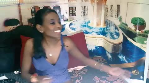 Snapshot of indianlovebug chatting on 12-15-24, 01:02 Leah online show from 12-15-24, 01:02
