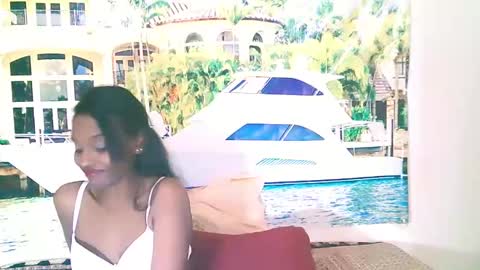 Snapshot of indianlovebug chatting on 12-19-24, 11:50 Leah online show from 12-19-24, 11:50