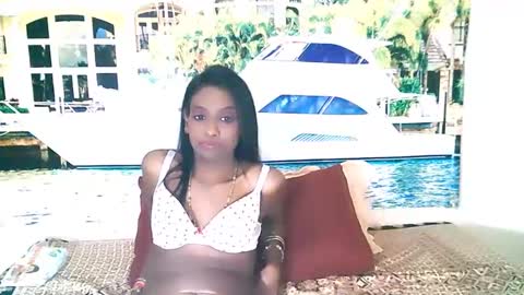 Snapshot of indianlovebug chatting on 12-21-24, 07:24 Leah online show from 12-21-24, 07:24