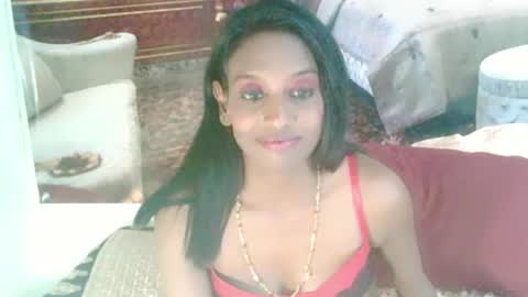 Snapshot of indianlovebug chatting on 12-22-24, 09:53 Leah online show from 12-22-24, 09:53