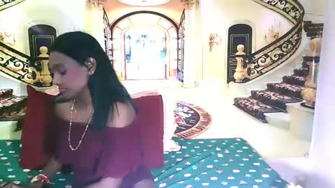 Snapshot of indianlovebug chatting on 12-27-24, 07:03 Leah online show from 12-27-24, 07:03