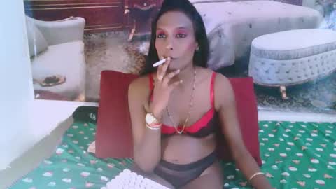 Snapshot of indianlovebug chatting on 12-29-24, 11:50 Leah online show from 12-29-24, 11:50