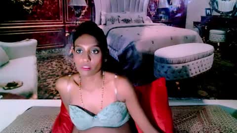 Snapshot of indianlovebug chatting on 12-30-24, 12:09 Leah online show from 12-30-24, 12:09