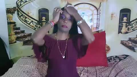 Snapshot of indianlovebug chatting on 01-07-25, 11:56 Leah online show from 01-07-25, 11:56
