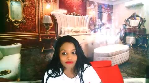 Snapshot of indianlovebug chatting on 09-22-25, 05:26 Leah online show from 09-22-25, 05:26