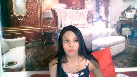 Snapshot of indianlovebug chatting on 09-29-25, 05:12 Leah online show from 09-29-25, 05:12