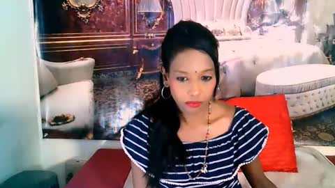 Snapshot of indianlovebug chatting on 10-14-25, 05:30 Leah online show from 10-14-25, 05:30