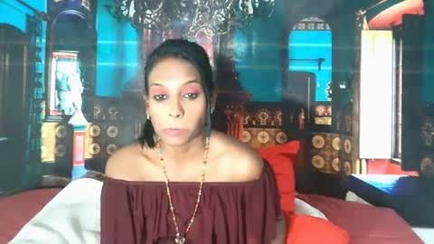 Snapshot of indianlovebug chatting on 10-15-25, 10:32 Leah online show from 10-15-25, 10:32