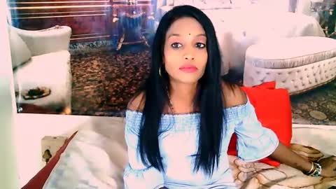 Snapshot of indianlovebug chatting on 10-18-25, 06:16 Leah online show from 10-18-25, 06:16