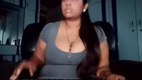 Snapshot of indianplaygal69 chatting on 09-19-25, 03:02 Indianpalgal69 online show from 09-19-25, 03:02