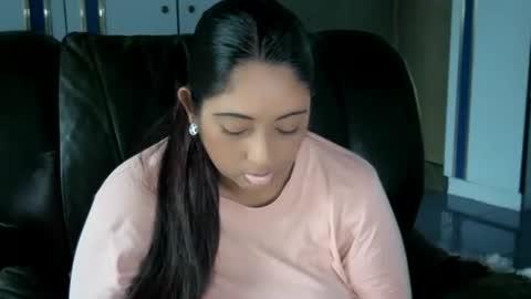 Snapshot of indianplaygal69 chatting on 09-23-25, 06:16 Indianpalgal69 online show from 09-23-25, 06:16